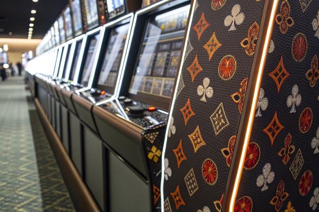 Card Pattern Slot Stylish slot machine with colorful card pattern design
